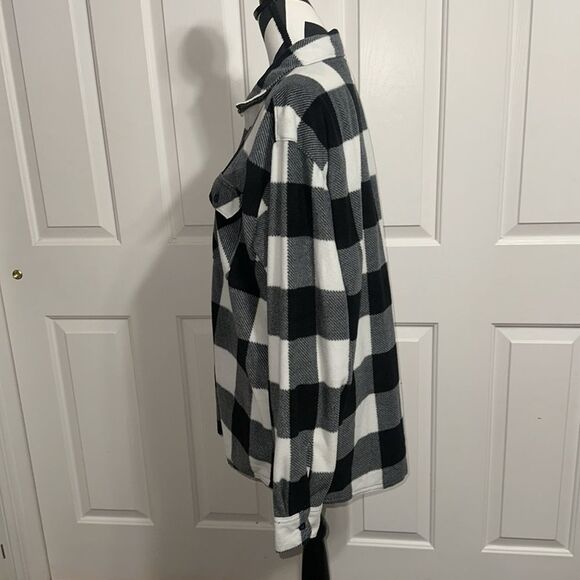 WRANGLER AUTHENTICS Black & White Plaid Fleece Flannel Button Down - Picture 2 of 4